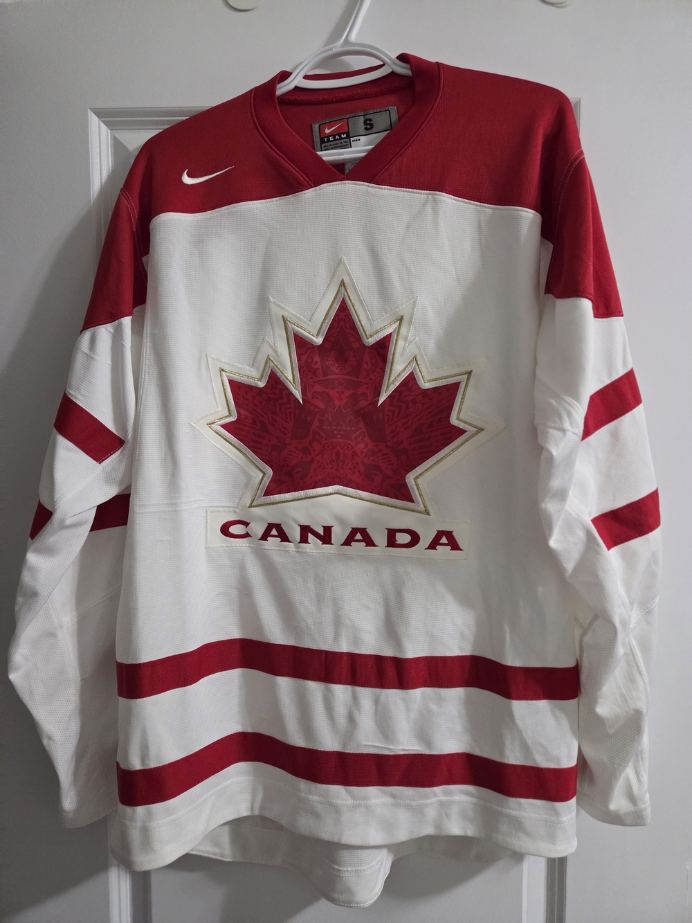 Nike Canada Men's Red and White Hockey Jersey